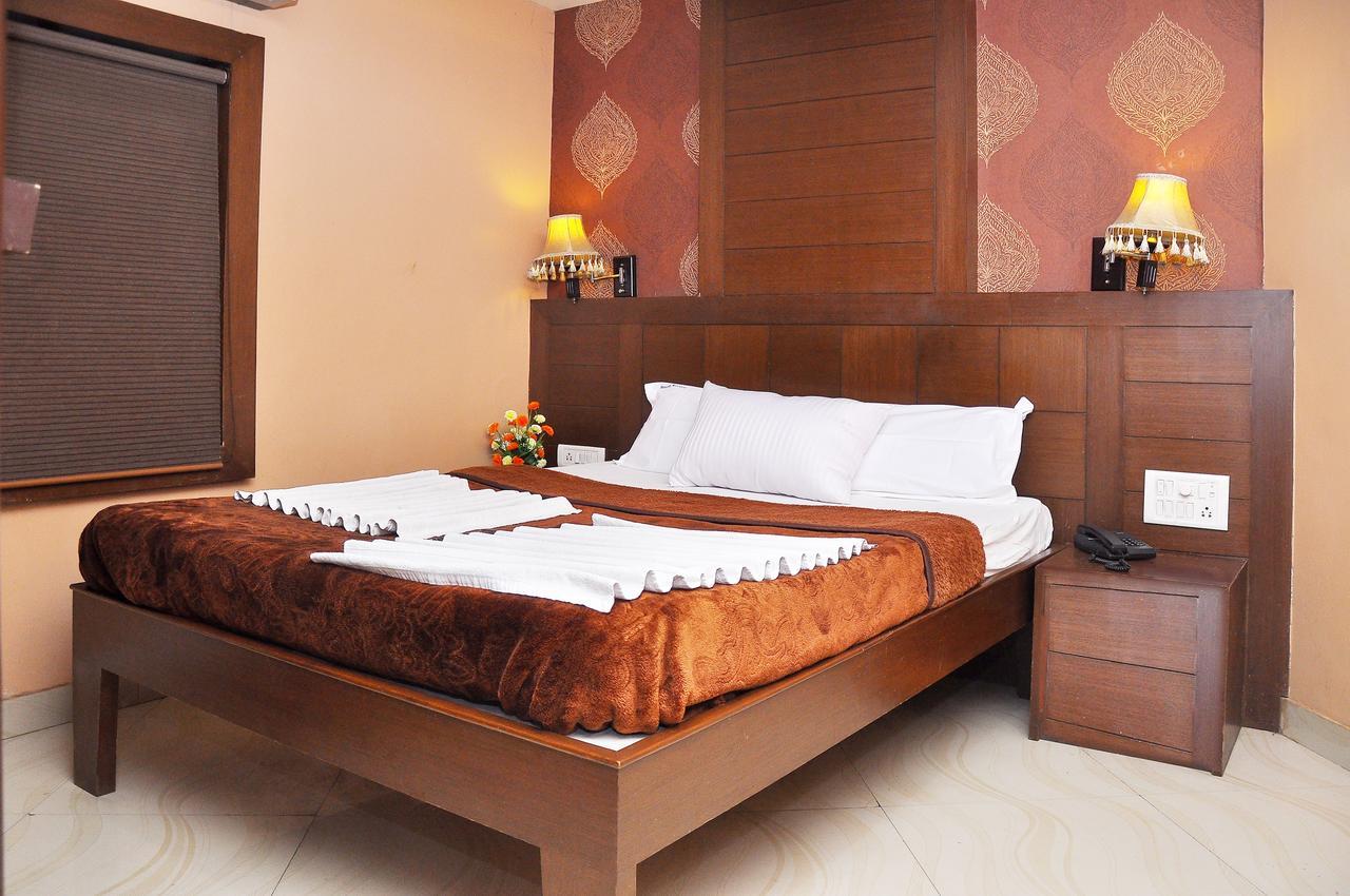 Royal Avenue Hotel บังกาลอร์ ภายนอก รูปภาพ