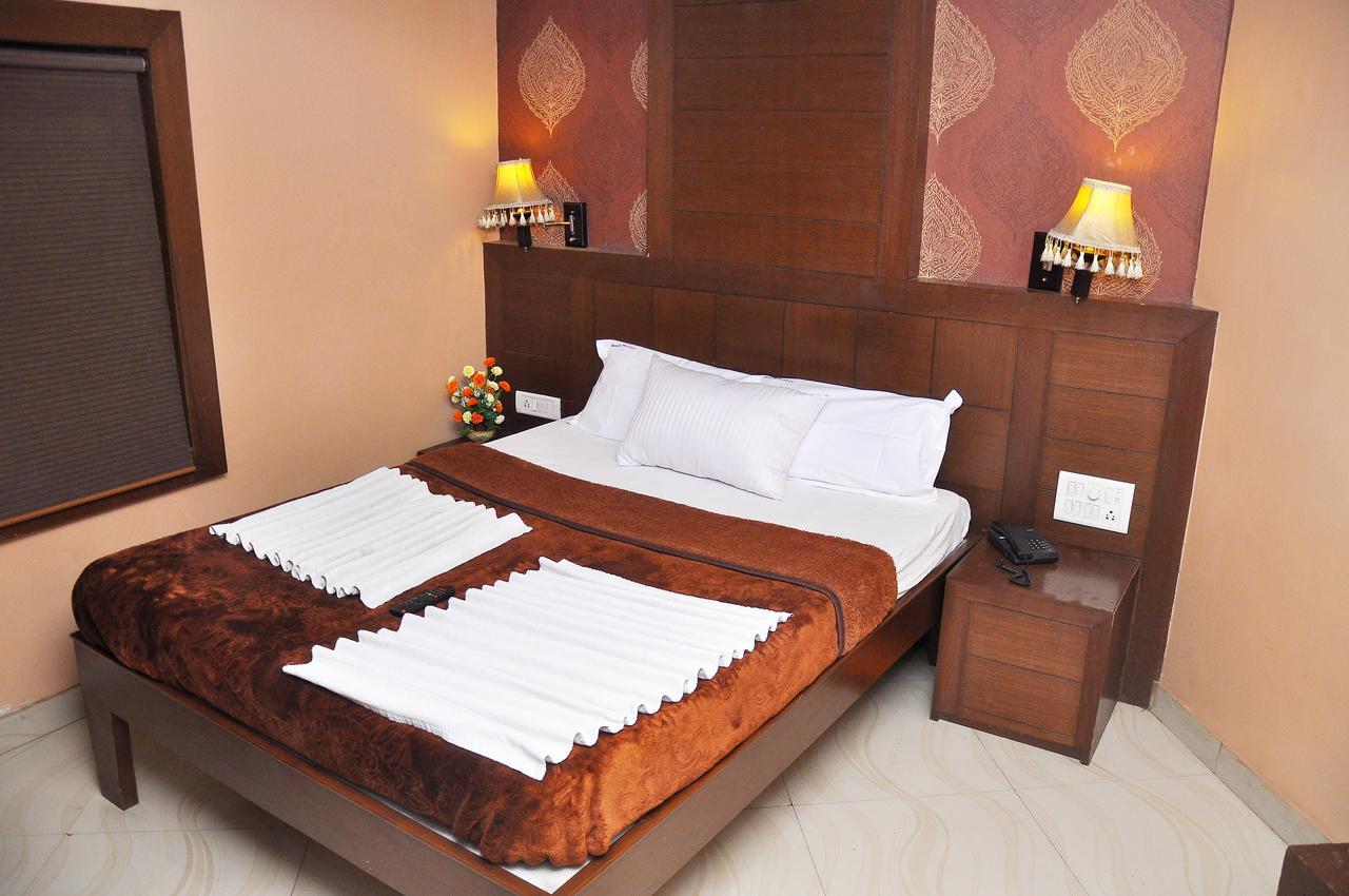 Royal Avenue Hotel บังกาลอร์ ภายนอก รูปภาพ