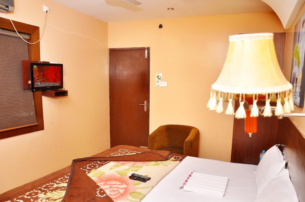 Royal Avenue Hotel บังกาลอร์ ภายนอก รูปภาพ