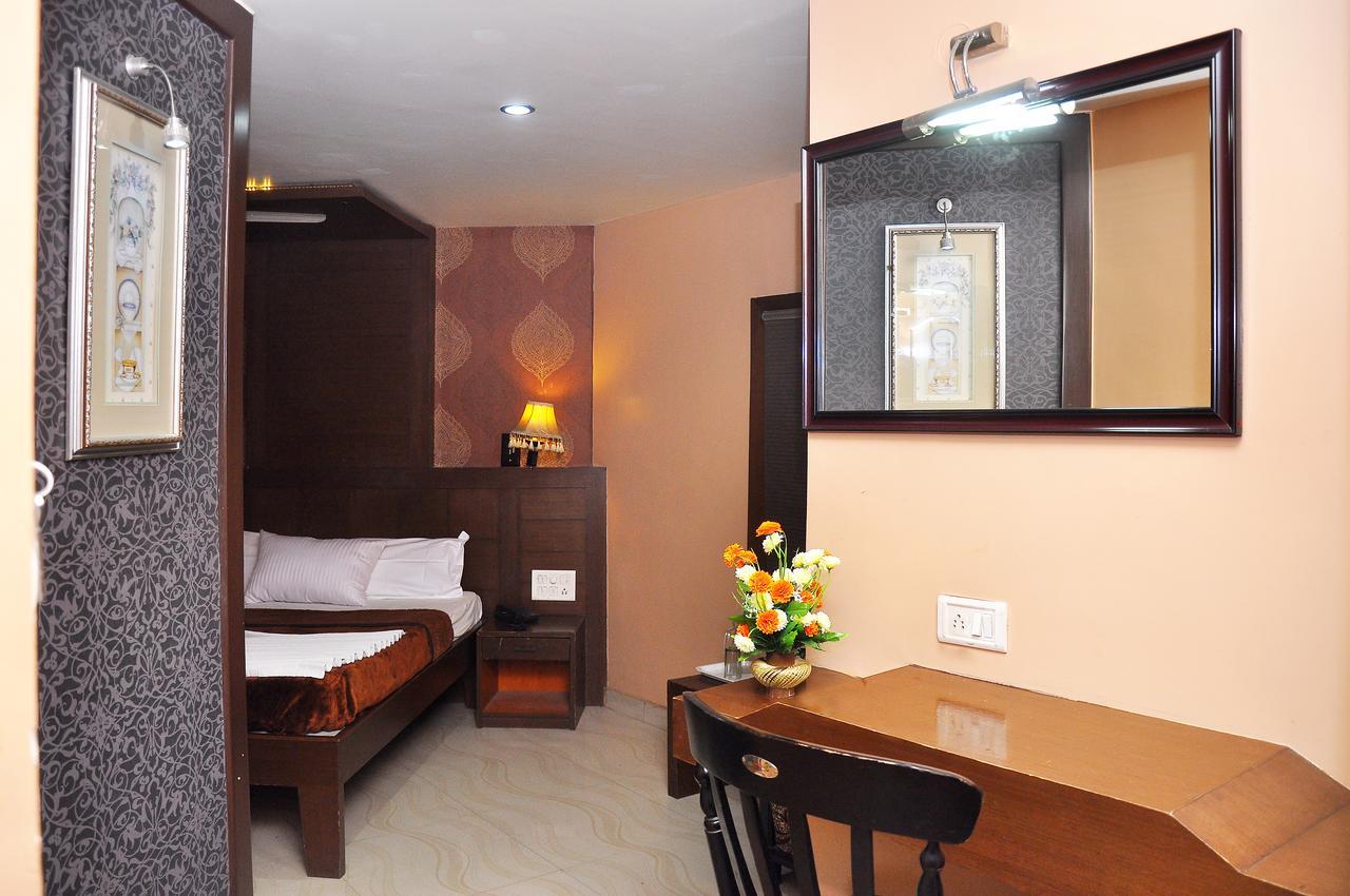 Royal Avenue Hotel บังกาลอร์ ภายนอก รูปภาพ
